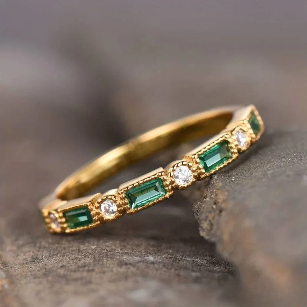 Bague en or avec zirconia vert rétro et incrustation