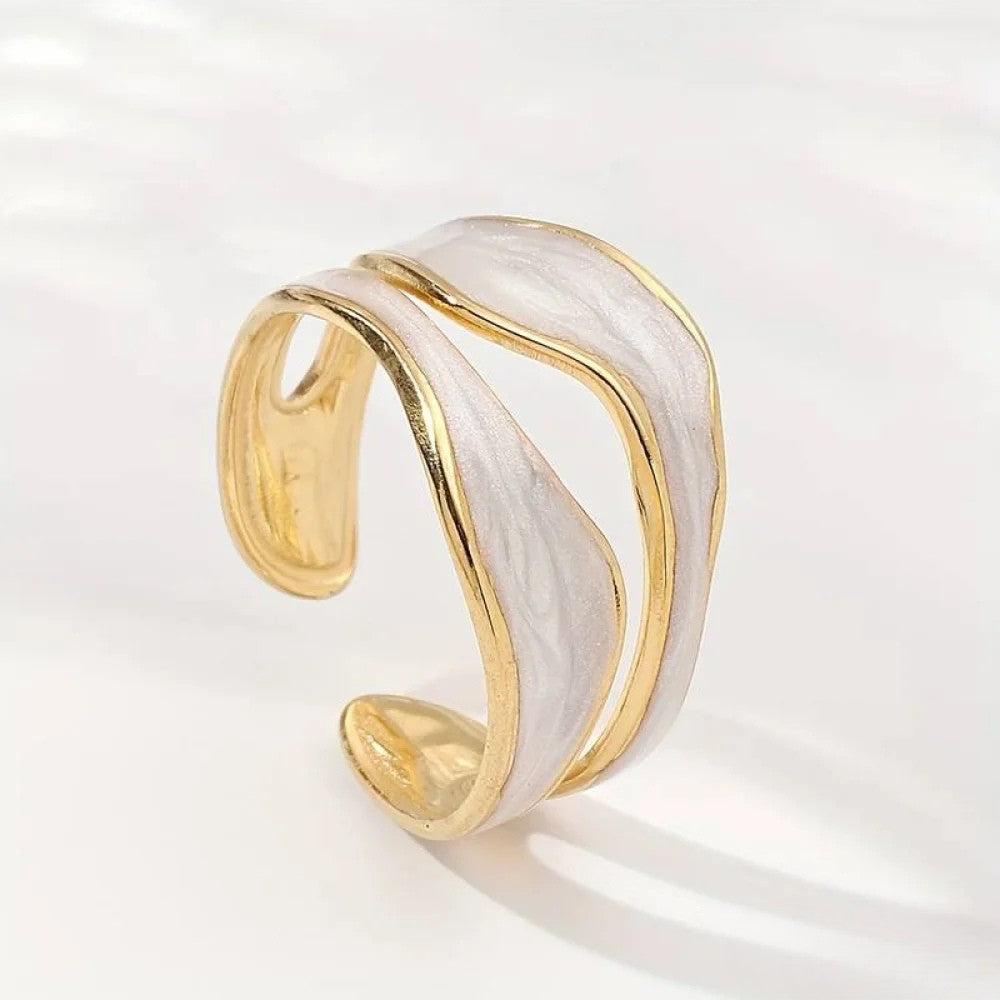 Antique white gold ring