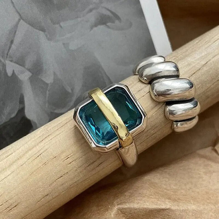 Bague en argent avec zircon bleu