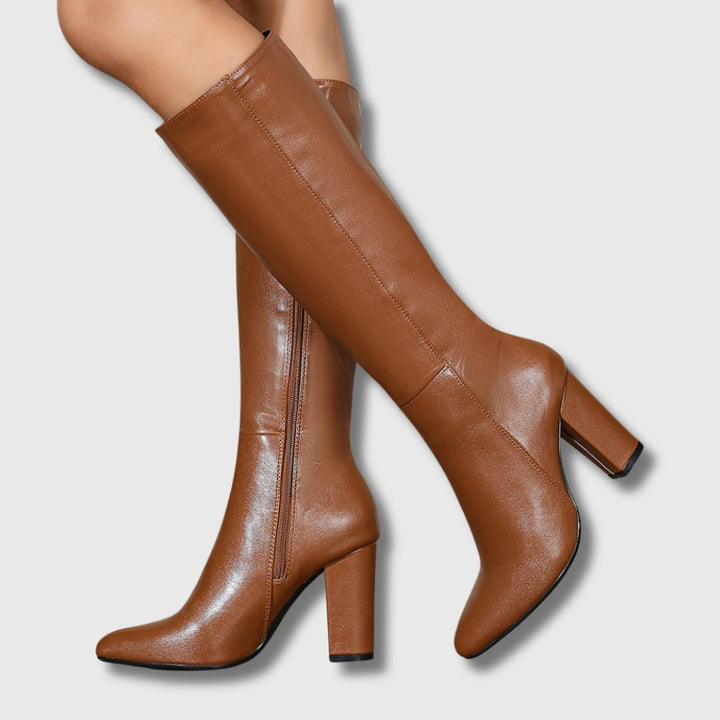 Clara – Femme Cuissardes Élégantes | Édition Limitée